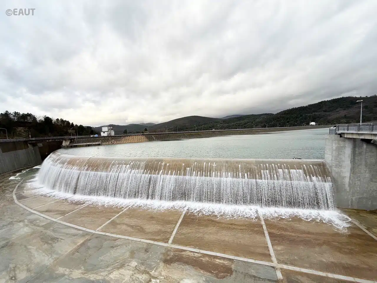 Scarico di superficie della Diga di Montedoglio