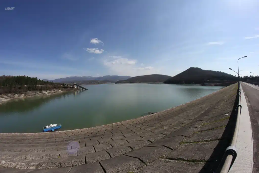 Montedoglio - paramento di monte e bacino 